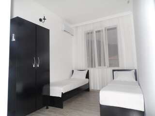 Гостевой дом Guesthouse Dago Батуми Трехместный номер с ванной комнатой-4