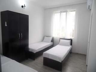 Гостевой дом Guesthouse Dago Батуми Трехместный номер с ванной комнатой-1